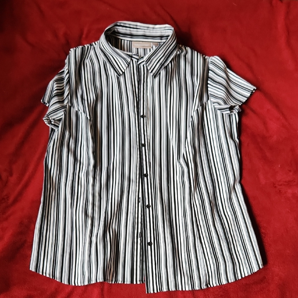Croft & Barrow Black and White Striped Button-Down Shirt